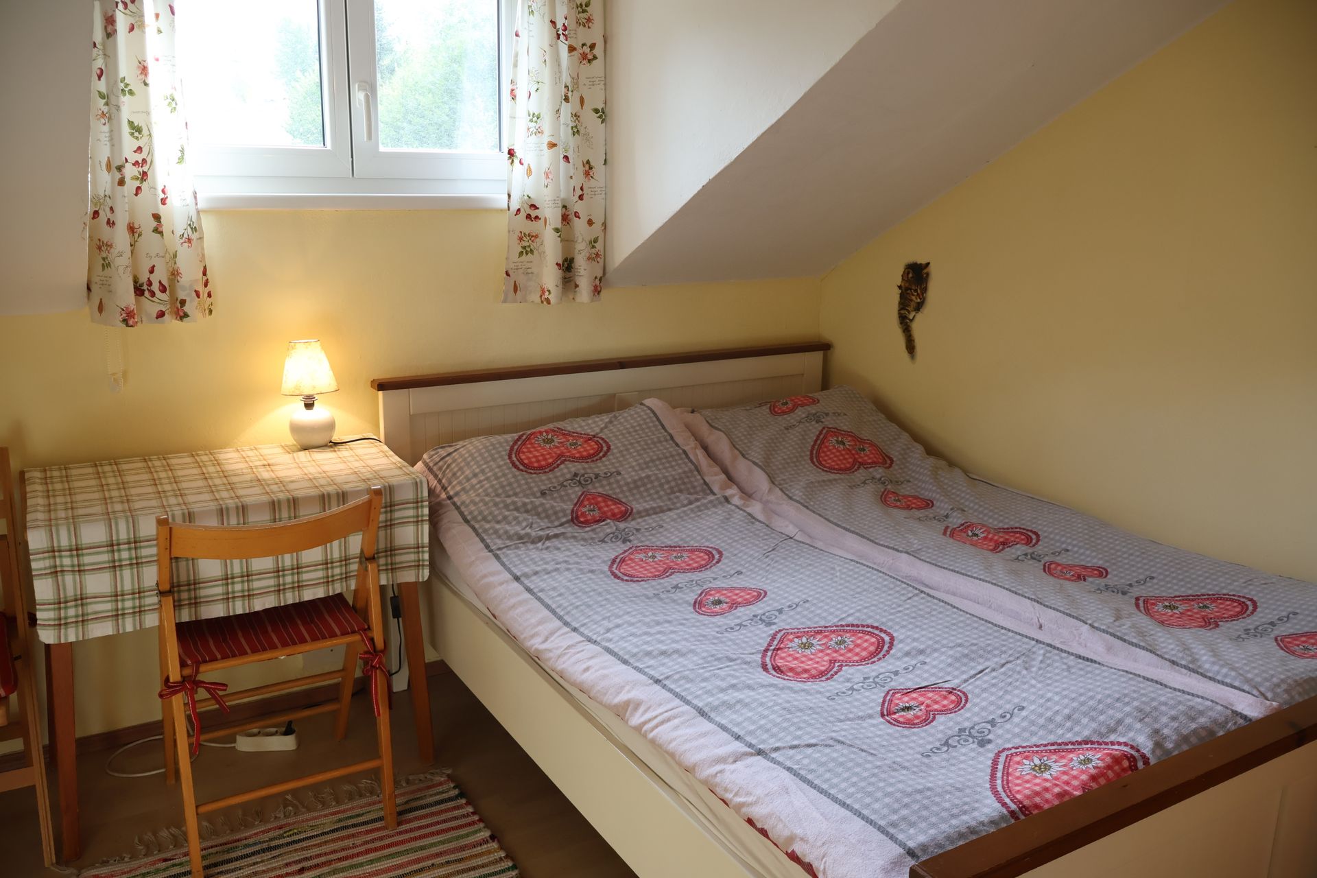 Ruhiges Doppelzimmer für erholsamen Schlaf