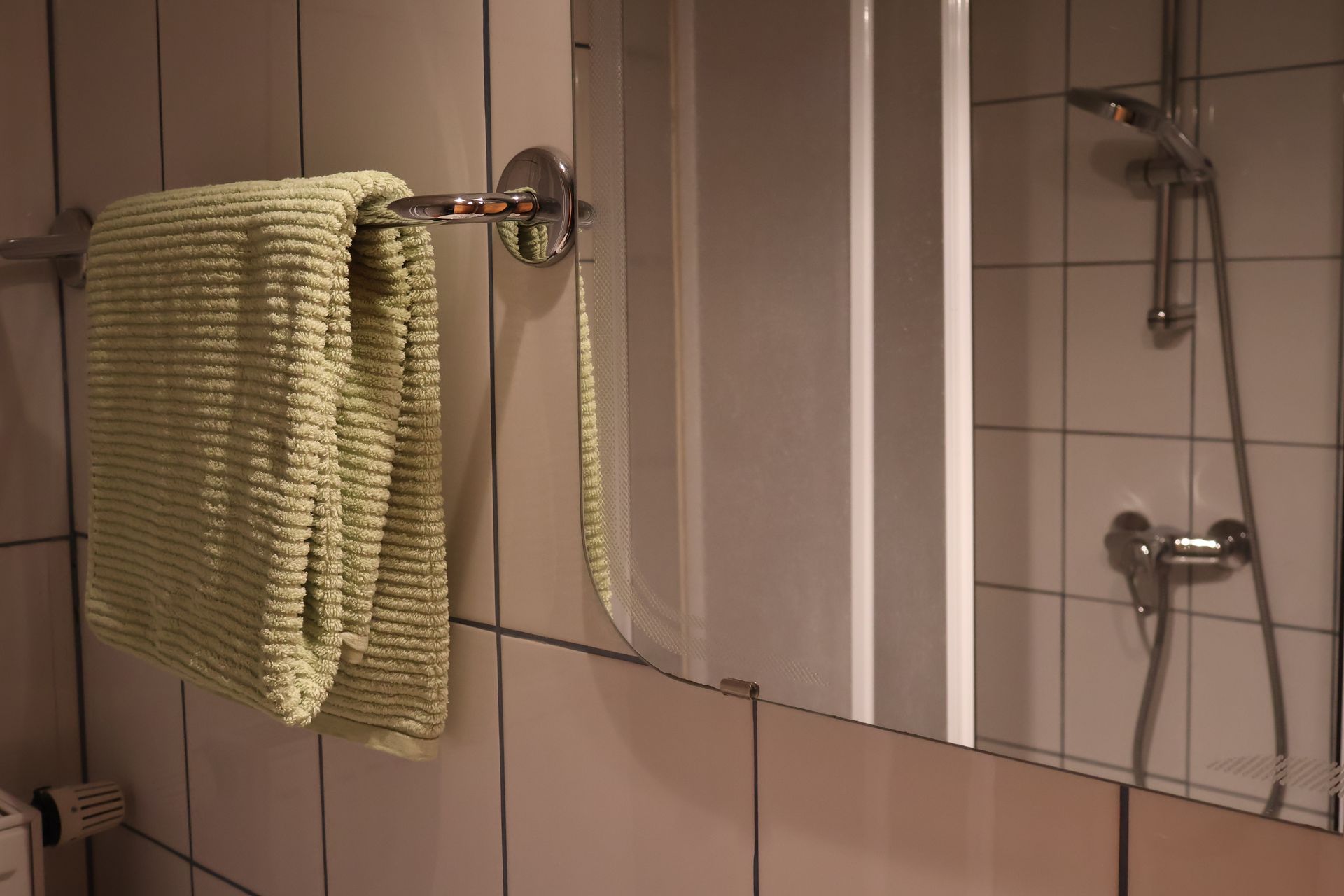 epflegte Dusche im Badezimmer der Ferienwohnung